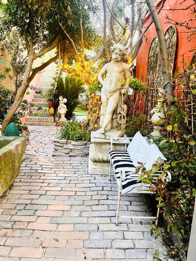 La Bravade Luxe Et Serenite Au Coeur De Saint-Tropez Suites Spacieuses Avec Jardin Enchanteur Luaran gambar