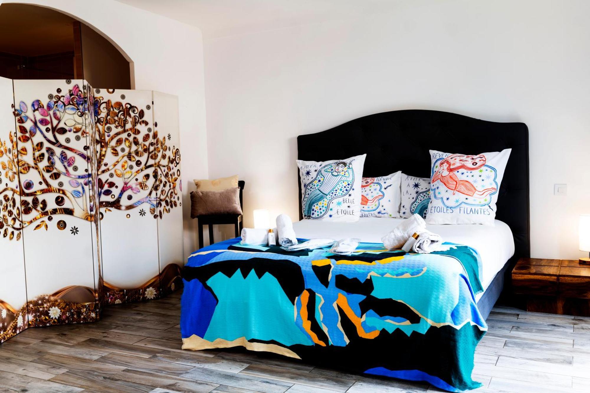 La Bravade Luxe Et Serenite Au Coeur De Saint-Tropez Suites Spacieuses Avec Jardin Enchanteur Luaran gambar